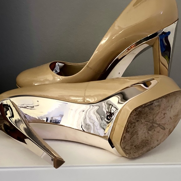 Stepping Out in Style - Picture 7 of 8